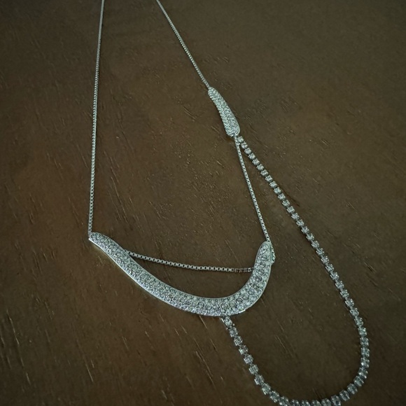 Swarovski rare and unique bow and arrow necklace. - Picture 3 of 4